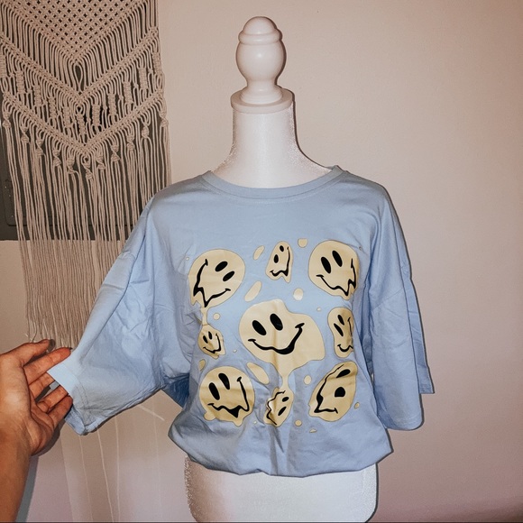 SHEIN Tops - Smiley Face Graphic Tee